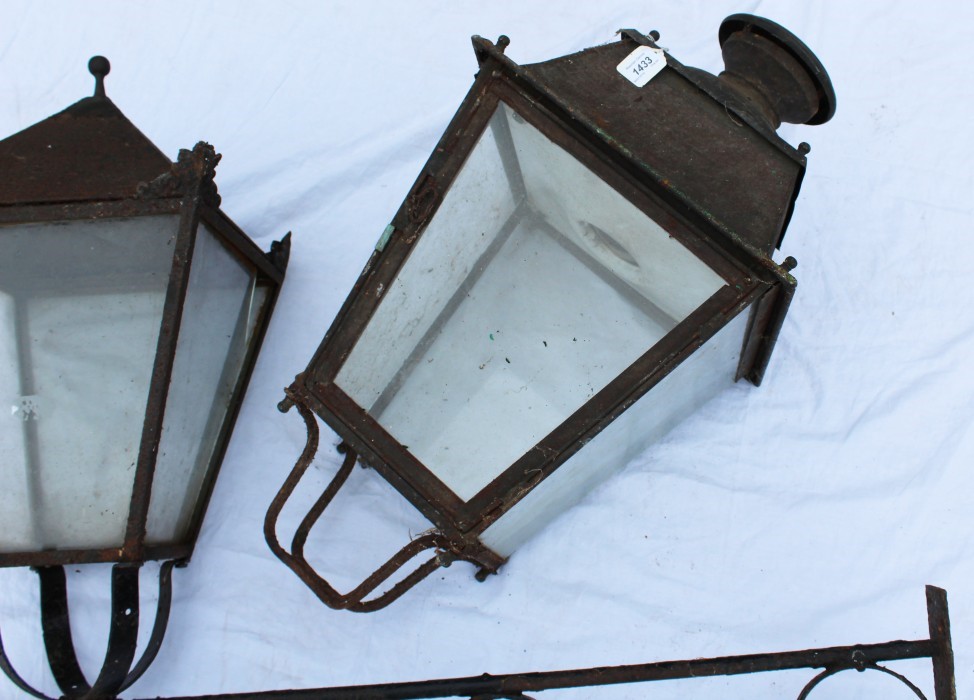 Lot 1433 Antique painted metal street lamp, tapered