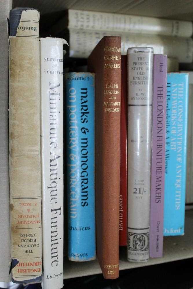 Lot 76 - Collection of antique collecting books and