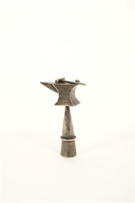 Lot 372 - Unusual Edwardian silver seal in the form of an anvil