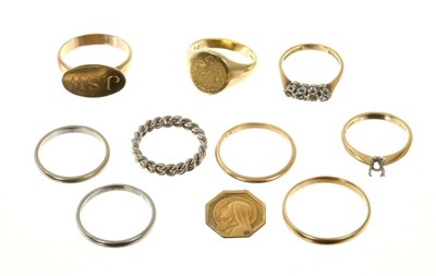 Lot 422 - Nine rings and gold disc