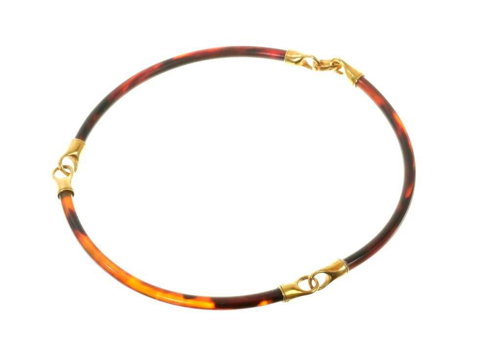 Lot 429 - Tortoishell and gold necklace