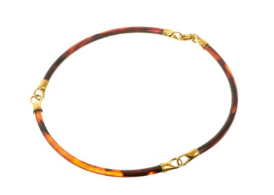 Lot 429 - Tortoishell and gold necklace