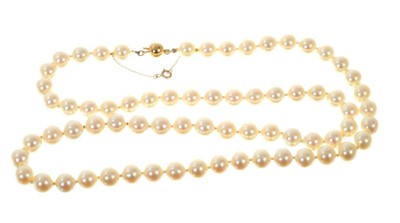 Lot 433 - Pearl and gold mounted choker