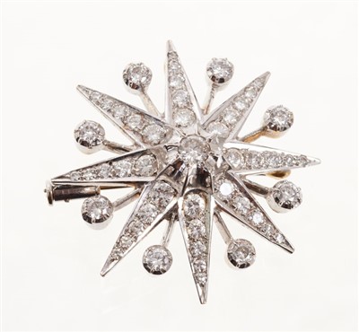 Lot 442 - Diamond star brooch