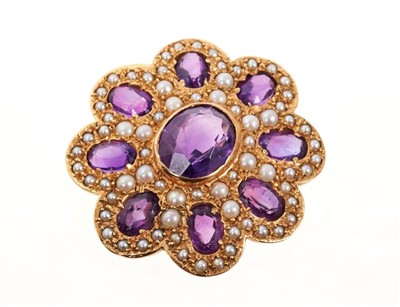 Lot 443 - Amethyst brooch