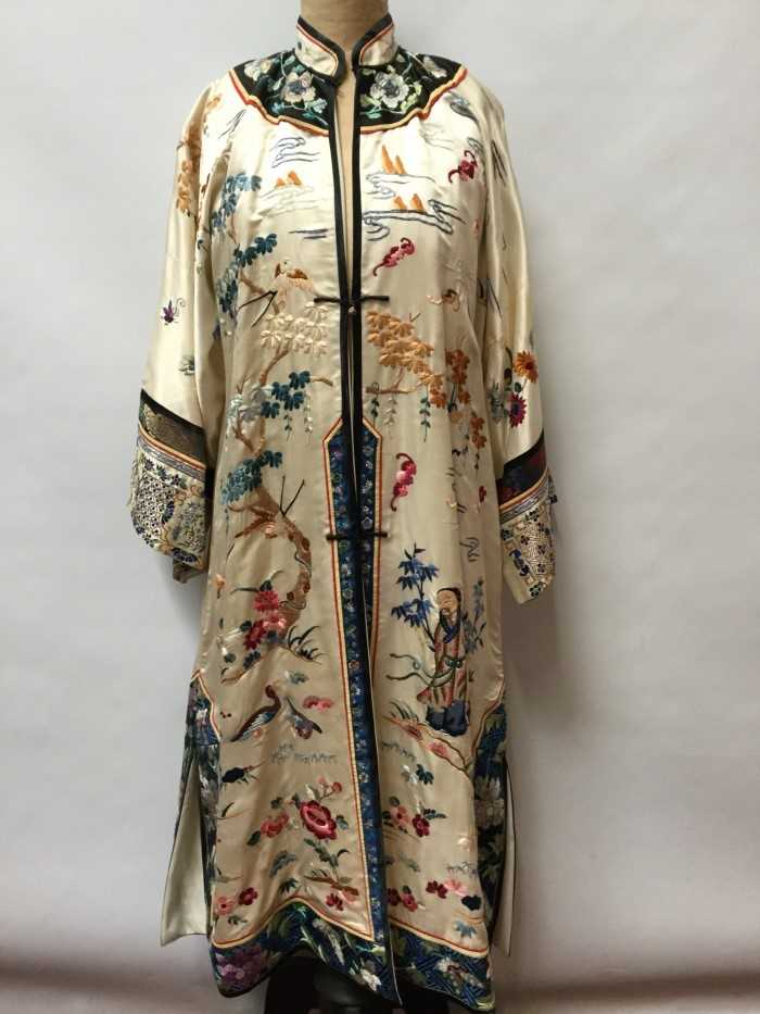 Ceramic Robe Lot 3070 - Chinese embroidered cream silk robe with