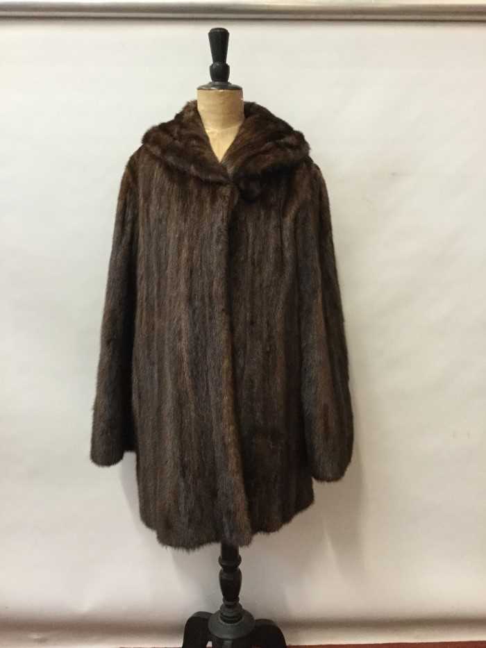 Lot 3075 - 1930s brown mink fur coat with wide sleeves.