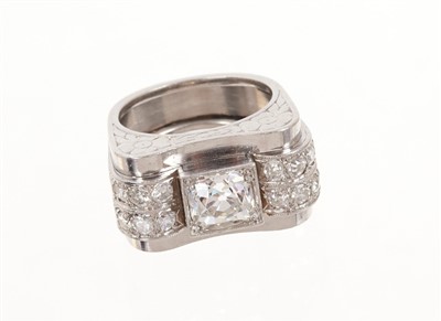 Lot 441 - Art Deco diamond ring, the central old cut diamond estimated to weigh approximately 1.10cts