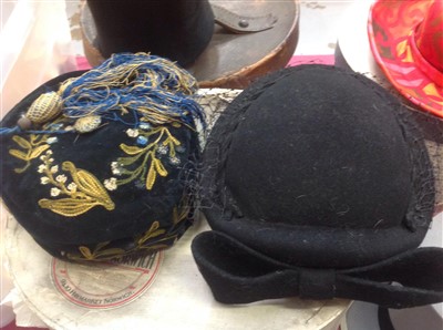 Lot 3077 - Selection of vintage hats