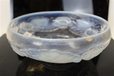 Lot 2101 - 1930s Czechoslovakian Barolac opalescent glass bowl with water lily design