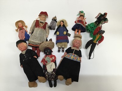 Lot 272 - Small collection of dolls dressed in national costumes including Eskimo, Icelandic and others