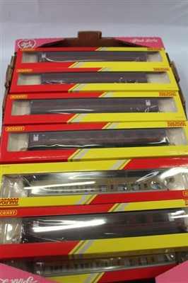 Lot 2803 - Railway - Hornby 00 gauge selection of boxed carriages, restaurant cars, composite coaches