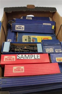 Lot 2805 - Railway - Hornby Dublo boxed selection