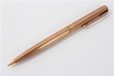 Lot 3279 - 9ct gold Parker pencil