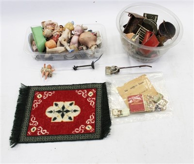 Lot 2808 - Doll house dolls and accessories including pin jointed bisque dolls, a selection of snow babies etc. Also ceramic plates, dishes and bath, metal baths, glass bottle, etc