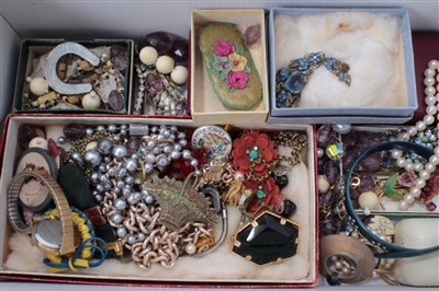 Lot 3251 - Group vintage costume jewellery and bijouterie