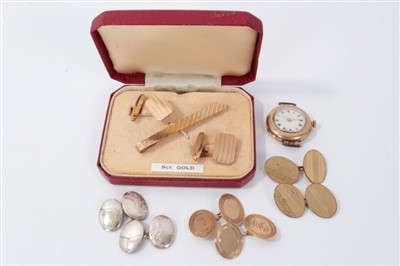 Lot 3282 - Gold (9ct) cased watch and group cufflinks