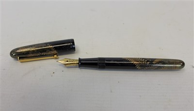 Lot 3559 - Dunhill Namiki Urajiro Limited Edition black lacquer fountain pen with fern pattern decoration and artist's signature.