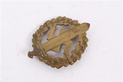 Lot 599 - Nazi S.A. sports badge, in gilt, numbered 264587 on reverse