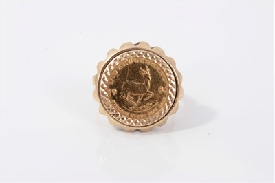 Lot 3310 - Gold 1/10 Krugerrand 1982 in gold (9ct) ring mount