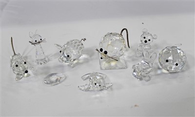Lot 2152 - Eight pieces of Swarovski crystal and other similar (8)