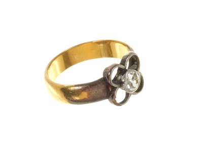 Lot 491 - Diamond single stone ring with quatrefoil setting