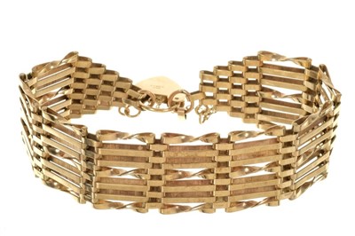 Lot 493 - 9ct gold gate bracelet