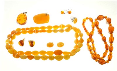 Lot 506 - Group of amber jewellery