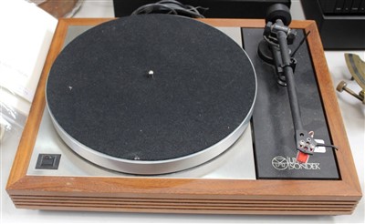 Lot 3714 - Linn Sondek LP12 turn table fitted with a Linn Akito tonearm, complete with Linn lingo power supply and instruction manuals.