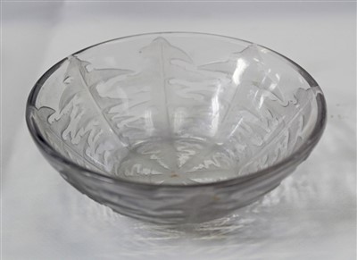 Lot 2165 - 1930s R. Lalique frosted glass bowl moulded with leaf borders -moulded signature “R. Lalique France” and engraved No3104