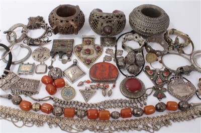 Lot 3352 - Good collection of African and tribal jewellery to include white metal necklaces, bangles and pendants