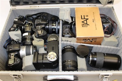 Lot 3695 - Six 35mm cameras including three Minolta Auto Focus SLRs, a Nikon F401, a Nikon TW zoom compact, various makers lenses and a Vivitar 285 flashgun