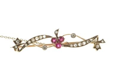 Lot 528 - Edwardian ruby and diamond bar brooch