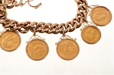 Lot 532 - Gold sovereign and half sovereign bracelet (5 x full sovereign and 2 half sovereign)