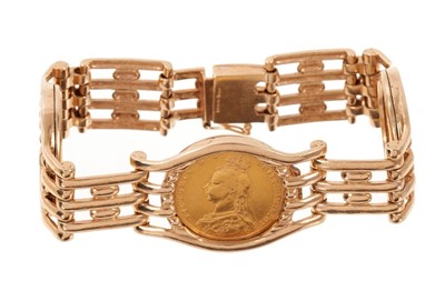 Lot 533 - Gold bracelet with 3 sovereigns