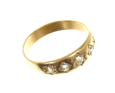 Lot 542 - Victorian diamond 5 stone ring