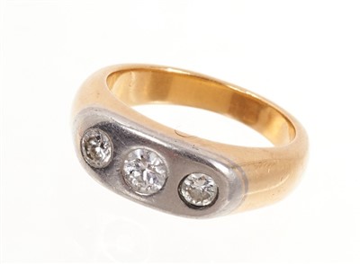 Lot 551 - Diamond 3 stone gypsy ring