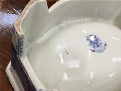 Lot 77 - Early 19th Century Ridgway blue and white pottery dog bowl