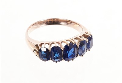 Lot 436 - Antique blue sapphire five stone ring with five oval mixed cut natural blue sapphires in a rose gold claw setting, finger size O.