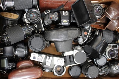 Lot 3751 - Collection of cameras to include Nikon, Pentax, Zeiss and Canon