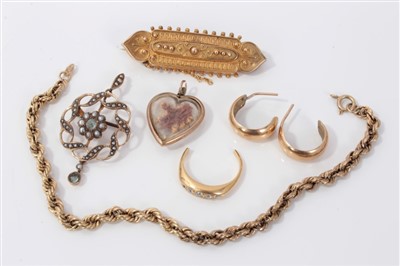 Lot 3428 - Group antique and later gold jewellery