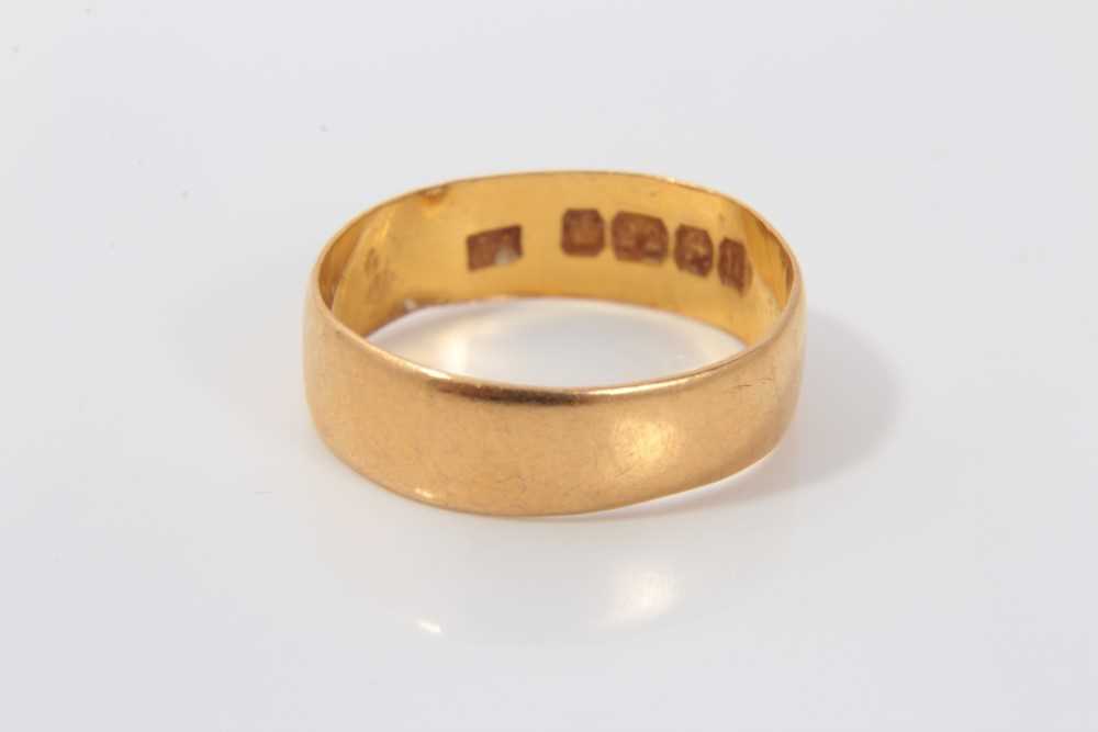 Lot 3432 Gold (22ct) wedding ring, size J