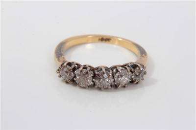 Lot 3437 - Five stone diamond ring