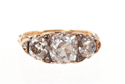 Lot 400 - Victorian 3 stone diamond ring