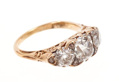 Lot 400 - Victorian 3 stone diamond ring