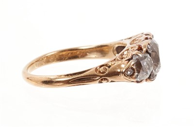 Lot 400 - Victorian 3 stone diamond ring