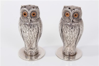 Lot 225 - Pair of silver novelty owl pepperettes by Sampson Morden, Chester 1912, cased