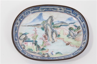 Lot 817 - 18th century Chinese enamelled snuff dish