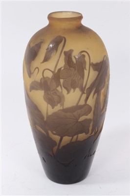 Lot 806 - Early 20th century Daum -style cameo glass vase