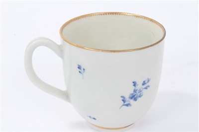 Lot 123 - 18th century Worcester blue and white cup decorated with putti